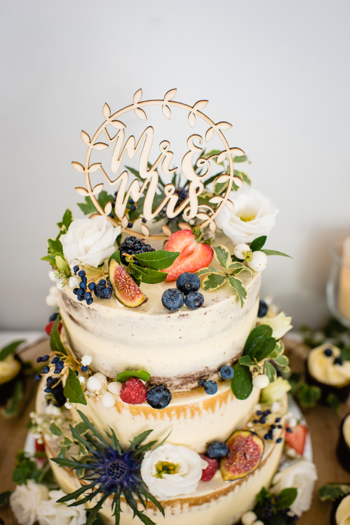 WEDDING CAKE FROM HATFIELD HOUSE WEDDING VENUE IN HERTFORDSHIRE